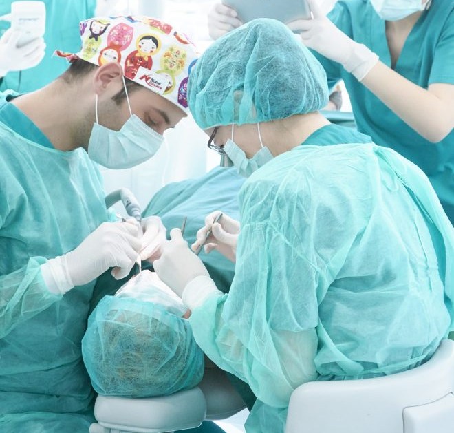 Diferencia Entre Dentista Y Odontologo  . Esta Técnica Solo Puede Ser Efectuada Por Por Un Odontologo En Un Consultorio Con Los Instrumentos Adecuados Y Los Insumos Apropiados Como Son Las Pastas.